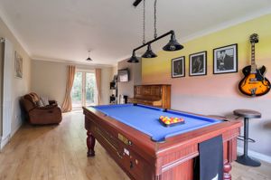 Lounge/Diner- click for photo gallery